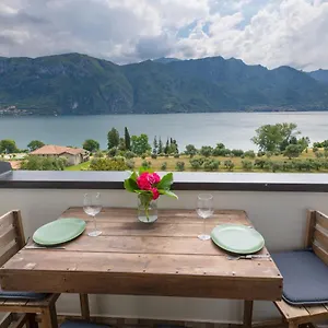 https://casa-martina-lake-view.it-lombardy.com