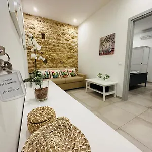https://nel-vicolo-della-chiesa-del-carmine.sicilyhotelsitaly.net