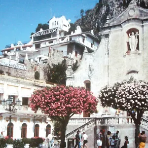 https://vello-doro.taorminaitalyhotels.com