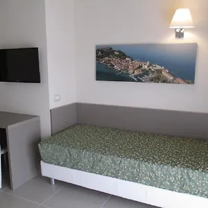 hotel-holiday-sirmione.it-lombardy.com/