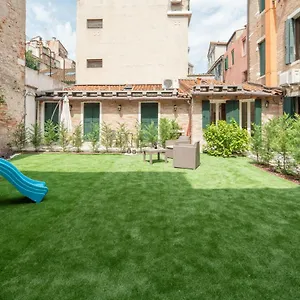 https://corte-dei-santi.hotelslidodijesolo.com